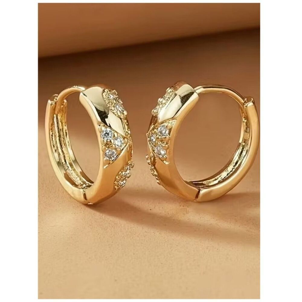 Huggie Golden Hoop Earrings Minimalist Sparkling Cubic Zirconia Good Stacking